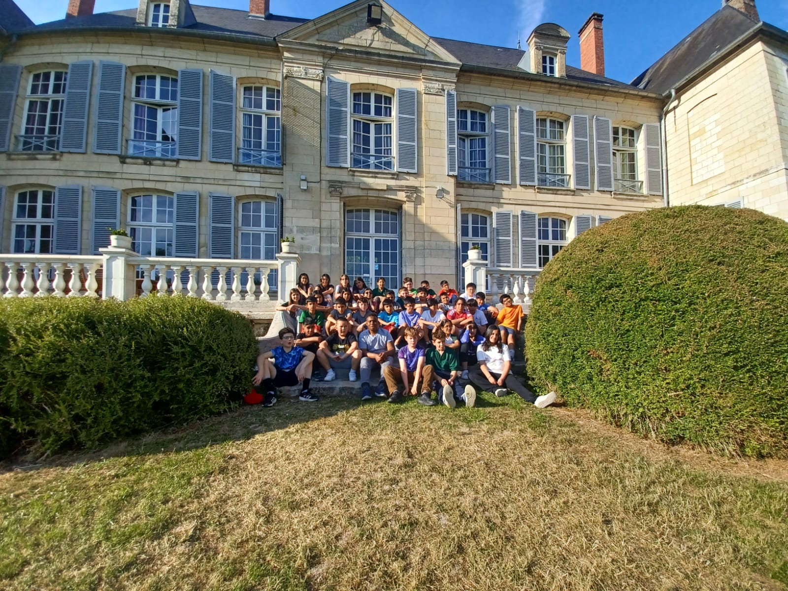 Vive la France! Year 6 & Seniors Take Learning Abroad